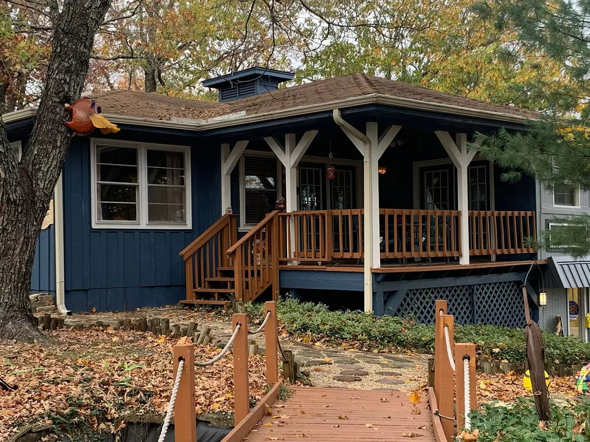 Exterior shot of Shady Acres Inn